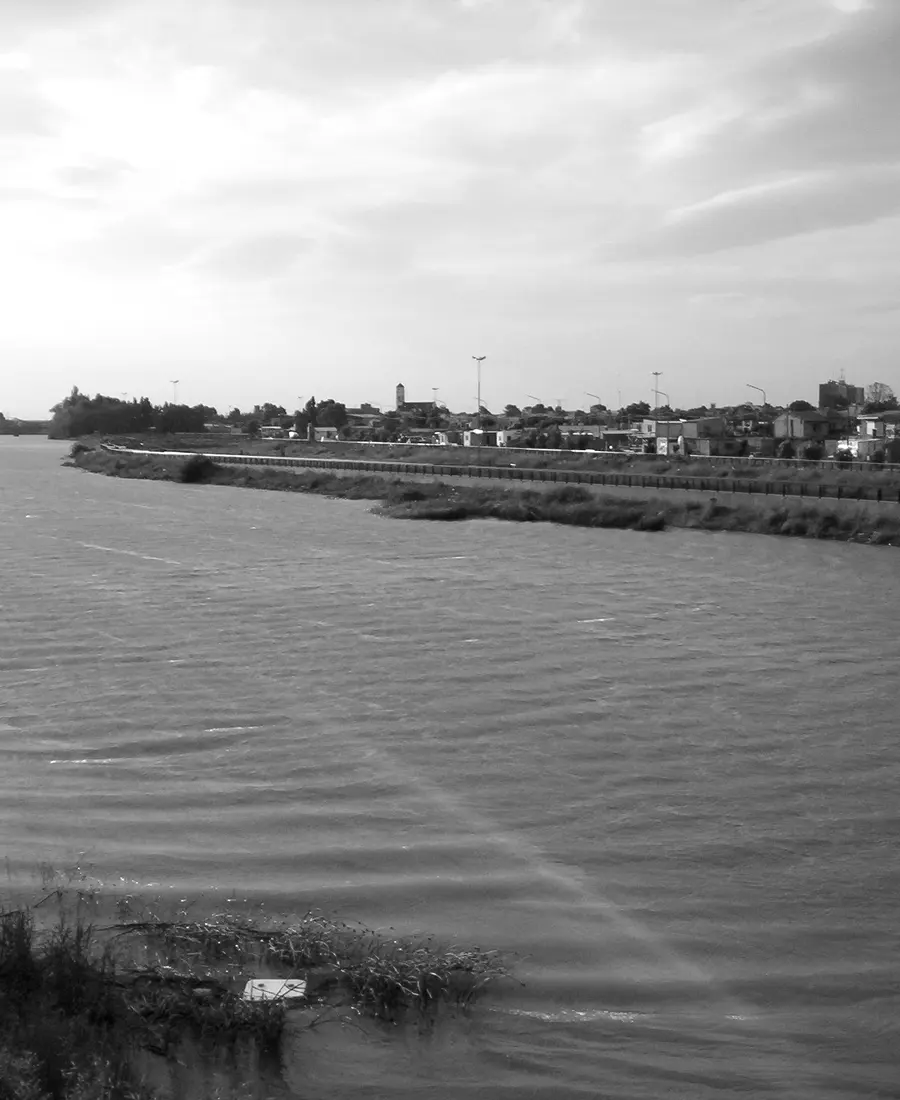 Rawson vista desde el río Chubut